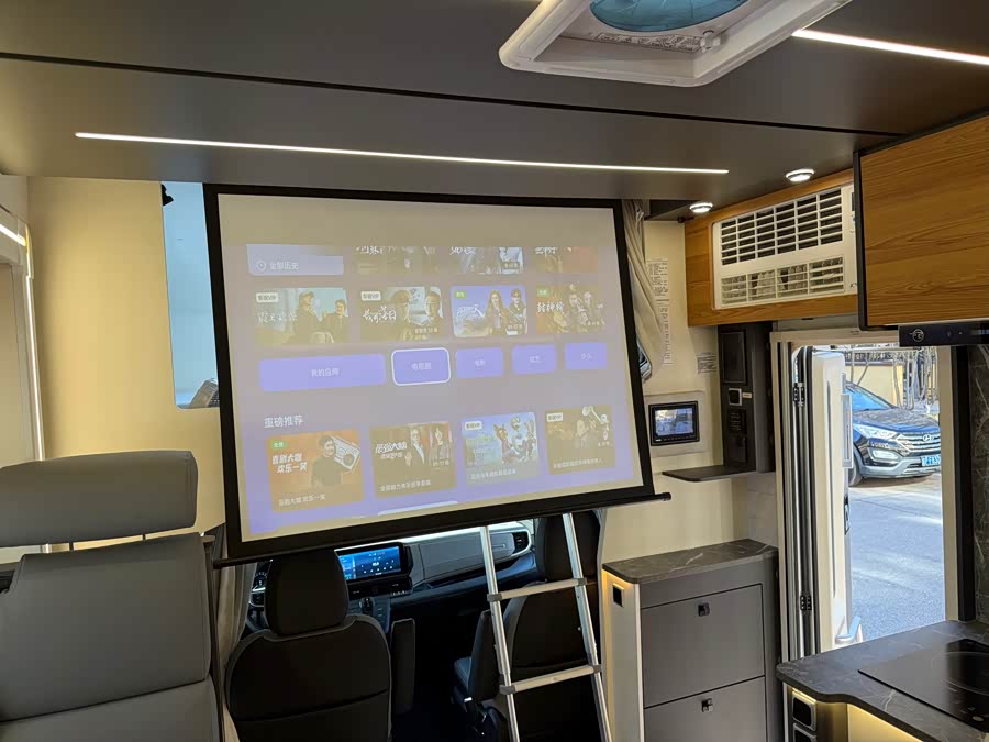 Ford Transit T8 2025 #21 Ford Transit T8 2025 car image #21