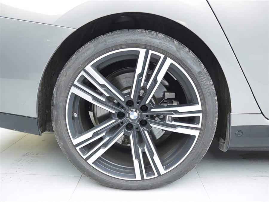 BMW i7 2023 car image #21