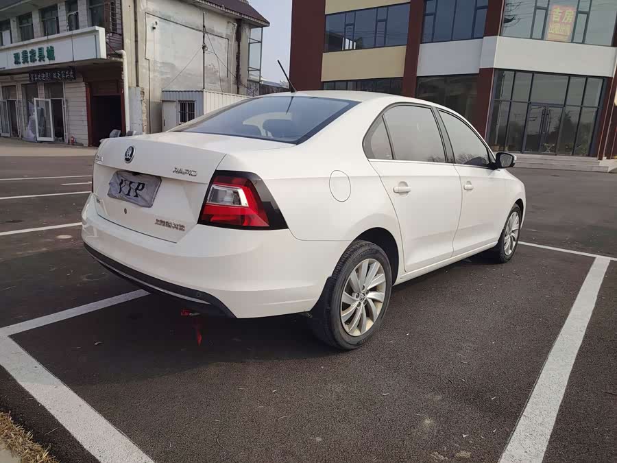 Skoda Rapid 2018 car image #21