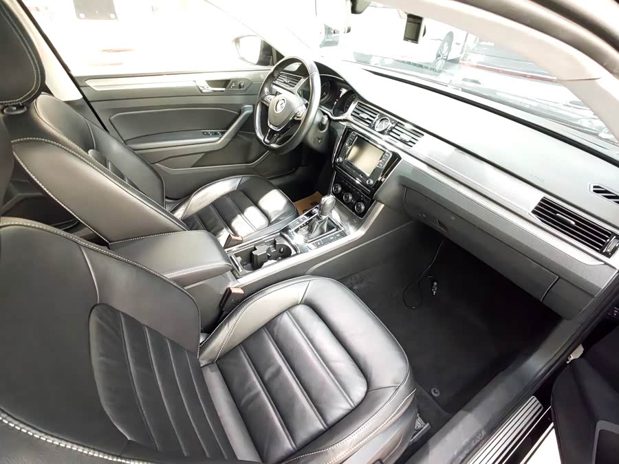 Volkswagen Passat 2018 car image #21