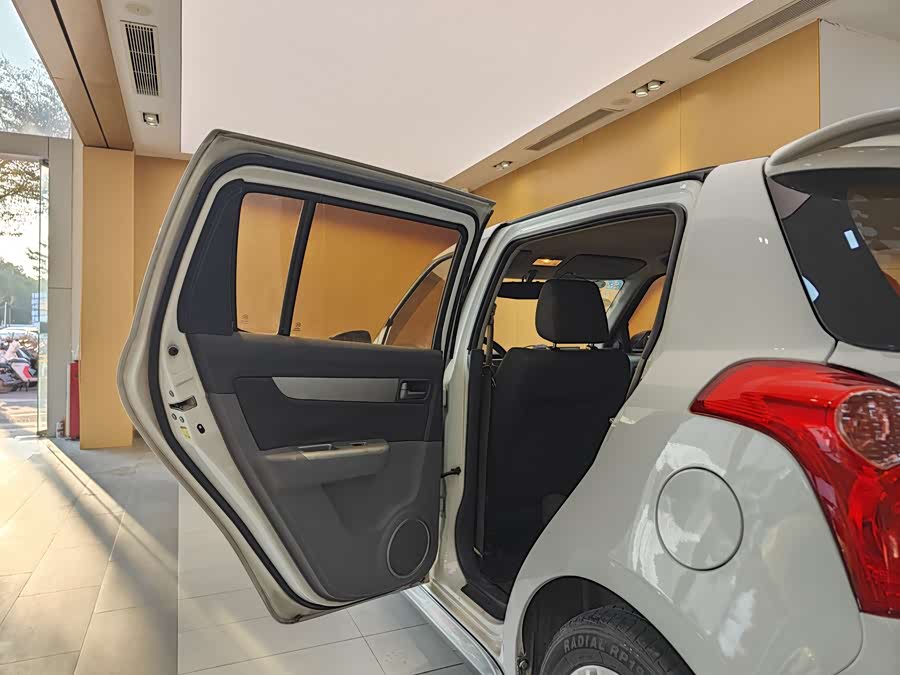 Suzuki Swift 2016 car image #21