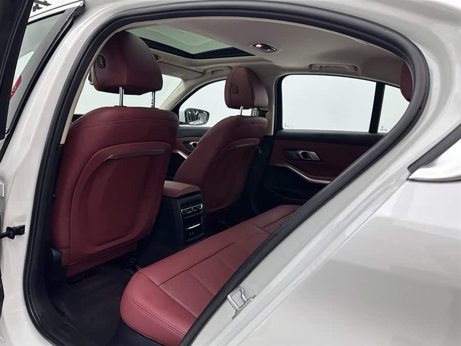BMW 3 Series 2023 car image #21