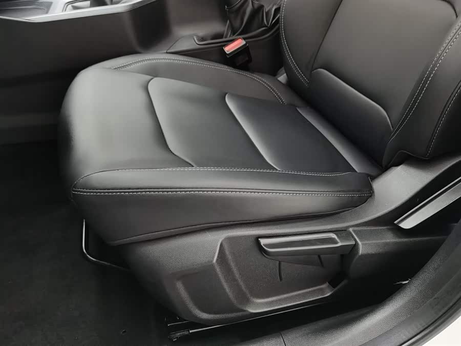 GEELY Emgrand 2025 car image #21