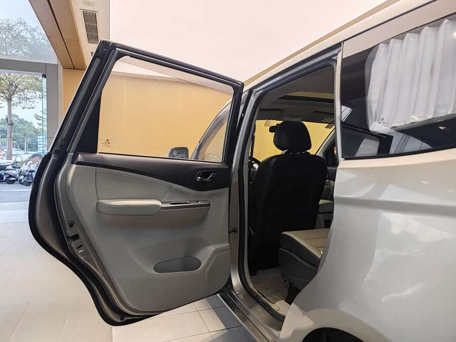 Forthing S500 2016 car image #21