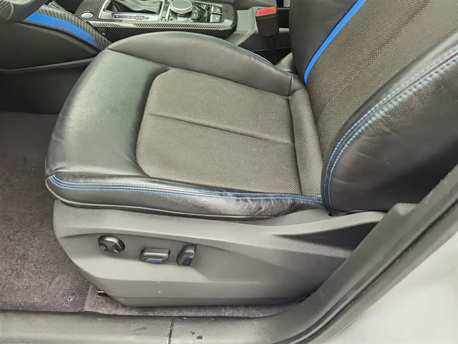 Audi Q2L e-tron 2021 immagine di auto #21