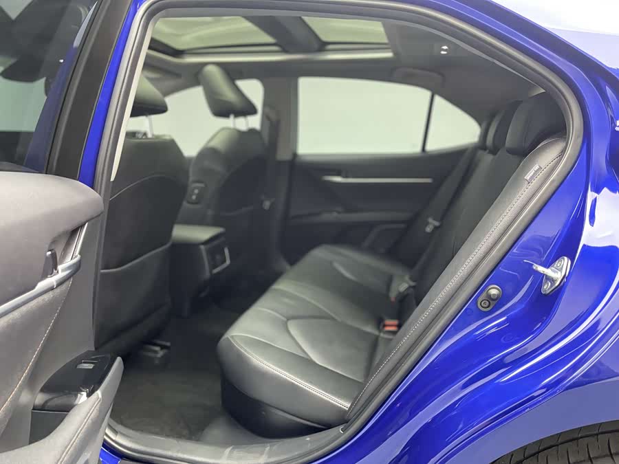 Toyota Camry 2023 immagine di auto #21