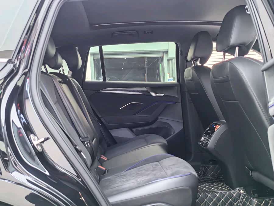 Volkswagen Tiguan L 2024 car image #21