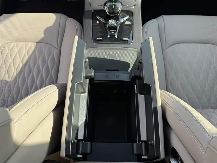 BYD Han 2025 car image #21