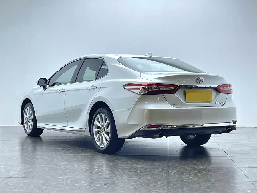 Toyota Camry 2023 car image #21