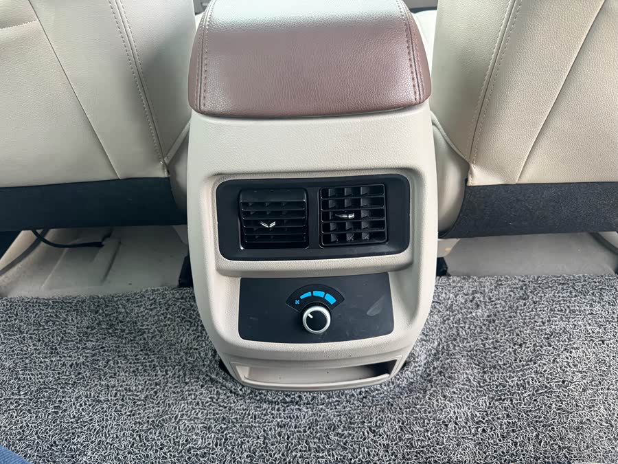 Forthing Lingzhi 2017 car image #21