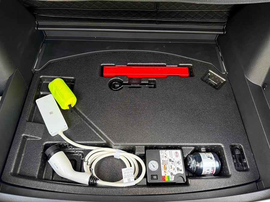 BYD SongL DM-i 2024 immagine di auto #21