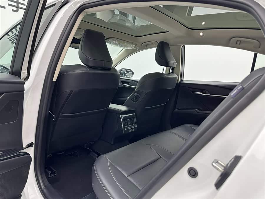 Toyota Camry 2025 صورة سيارة #21