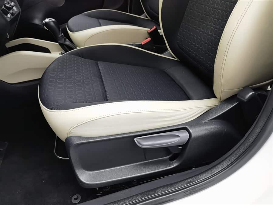 Skoda Fabia 2016 immagine di auto #21