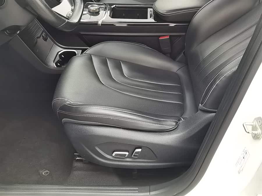 哪吒汽车 哪吒U 2021 汽车图片 #21