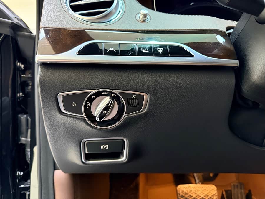 Mercedes-Benz Maybach S Class 2017 car image #21