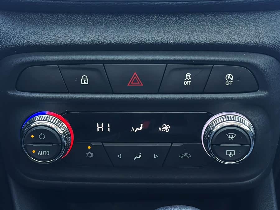 Chevrolet Tracker 2022 imagen de coche #21