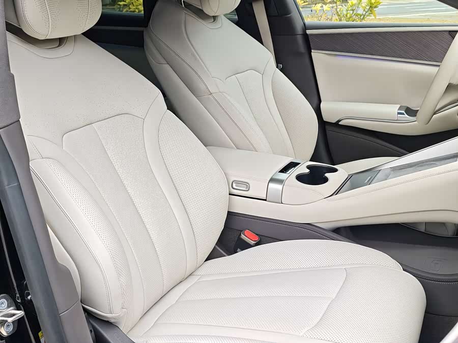 Denza Z9 2024 #21 Denza Z9 2024 car image #21