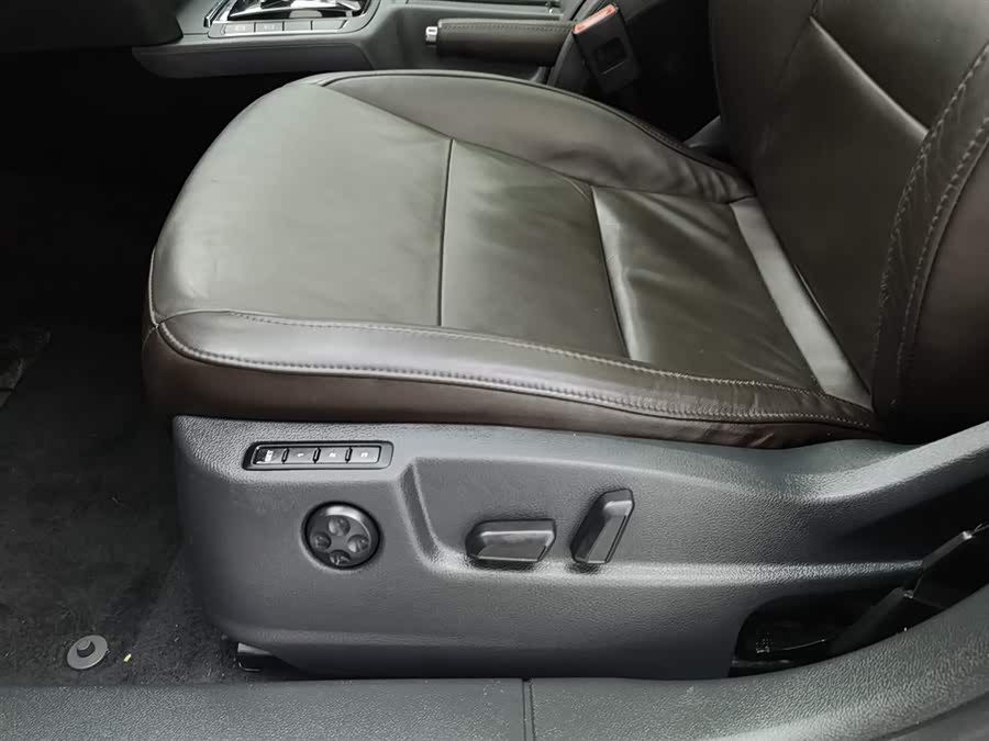 Skoda Superb Combi 2014 immagine di auto #21