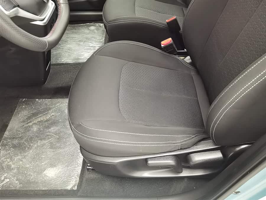 哪吒汽车 哪吒V 2021 汽车图片 #21