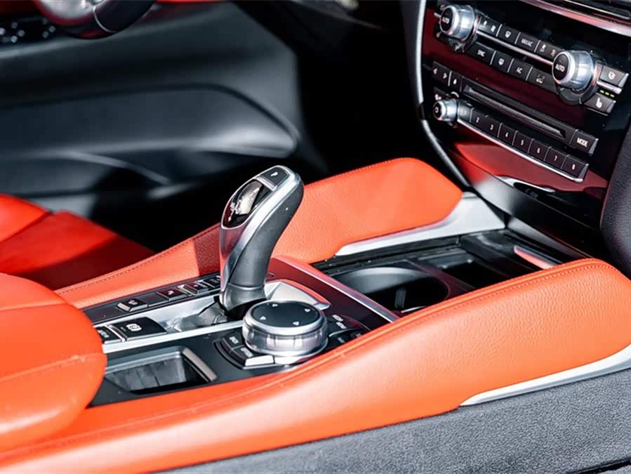 BMW X6 2019 immagine di auto #21