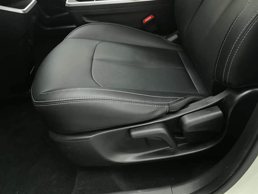 哪吒汽车 哪吒V 2022 汽车图片 #21