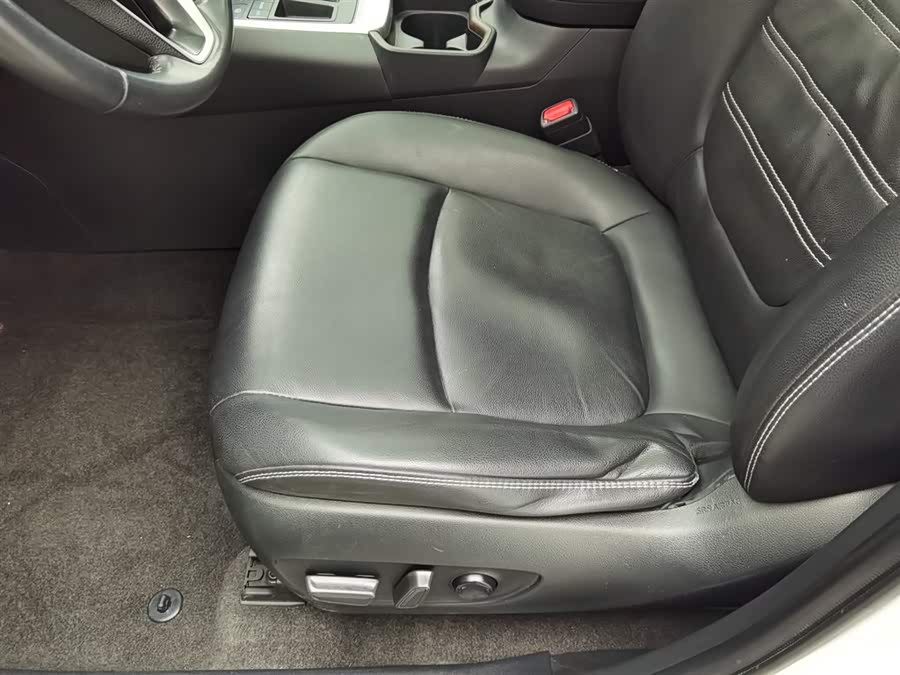 Toyota RAV4 2022 car image #21
