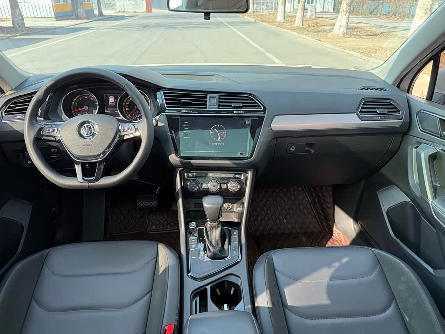 Volkswagen Tiguan L 2021 car image #21