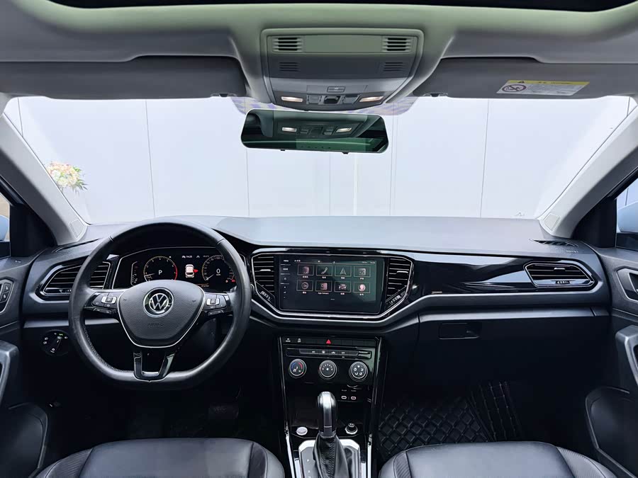 Volkswagen T-Roc 2021 car image #21