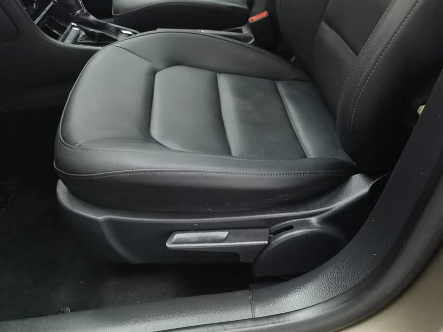 Volkswagen Bora 2013 immagine di auto #21