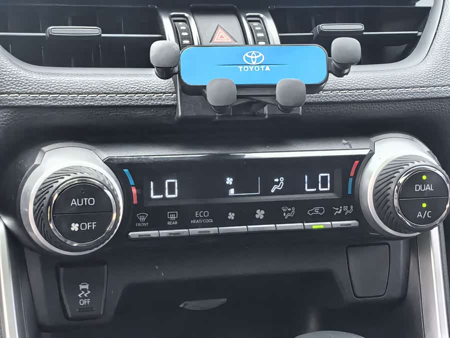 Toyota RAV4 Hybird E+ 2021 immagine di auto #21