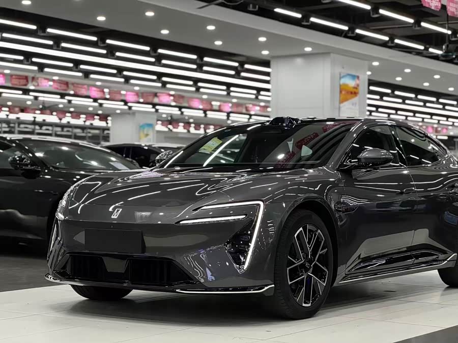 Avatr 06 2025 car image #21