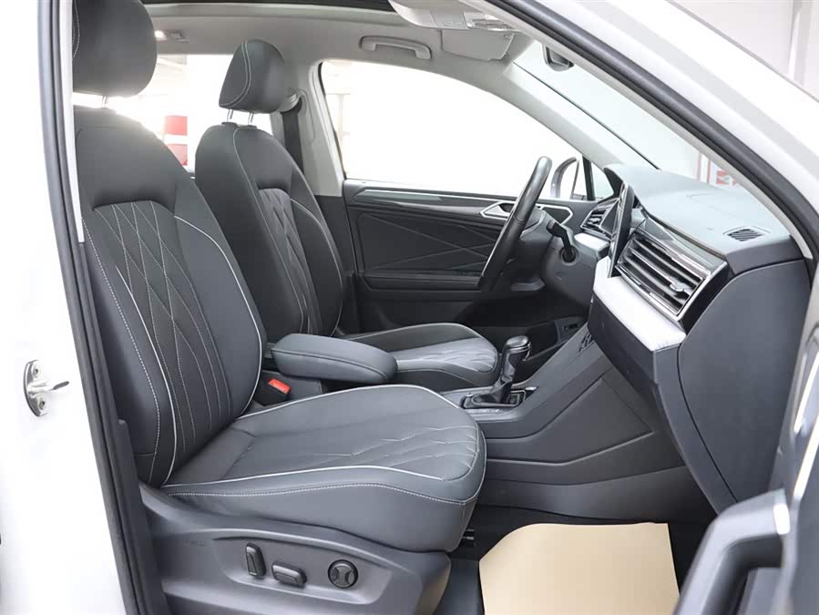 Volkswagen Tiguan L 2021 car image #21