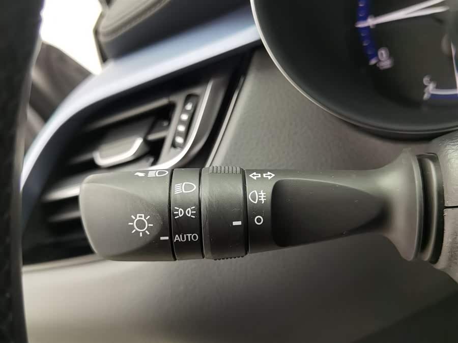 Toyota Izoa 2022 car image #21