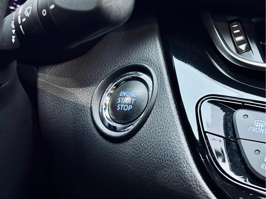 Toyota C-HR 2021 car image #21