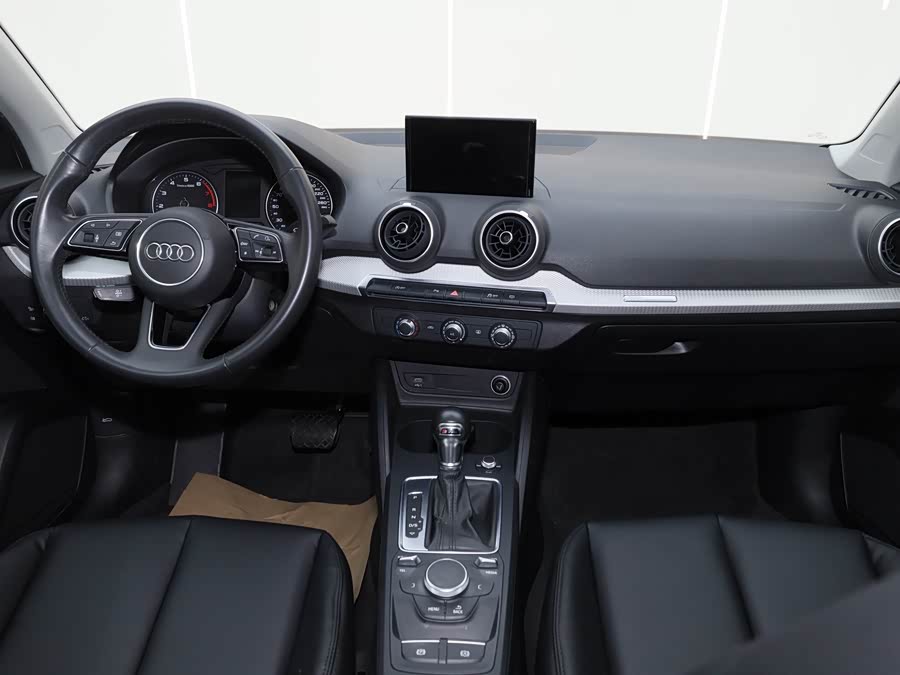 Audi Q2L 2021 car image #21