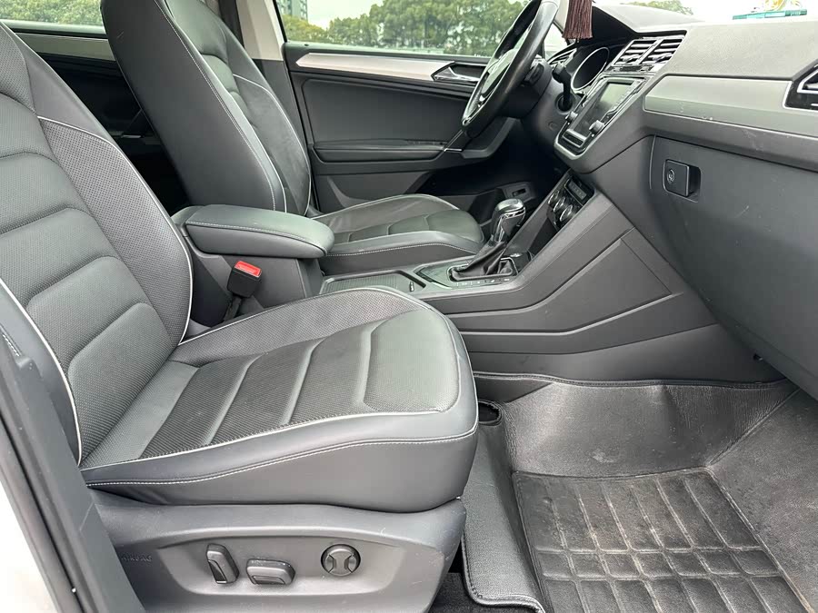 Volkswagen Tiguan L 2017 #21 Volkswagen Tiguan L 2017 car image #21
