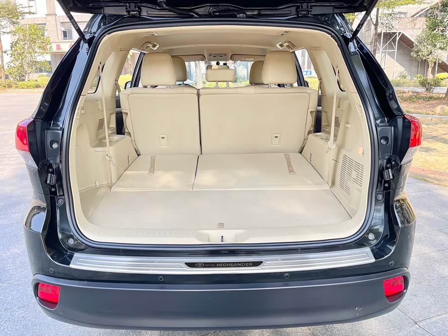 Toyota Highlander 2019 car image #21