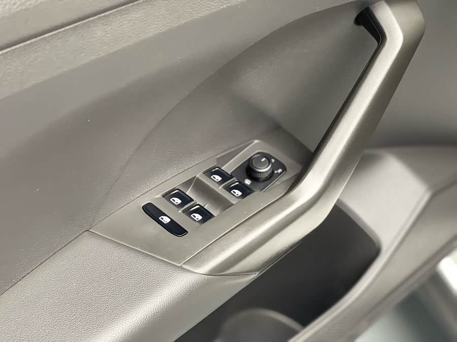 Volkswagen T-Cross 2021 car image #21