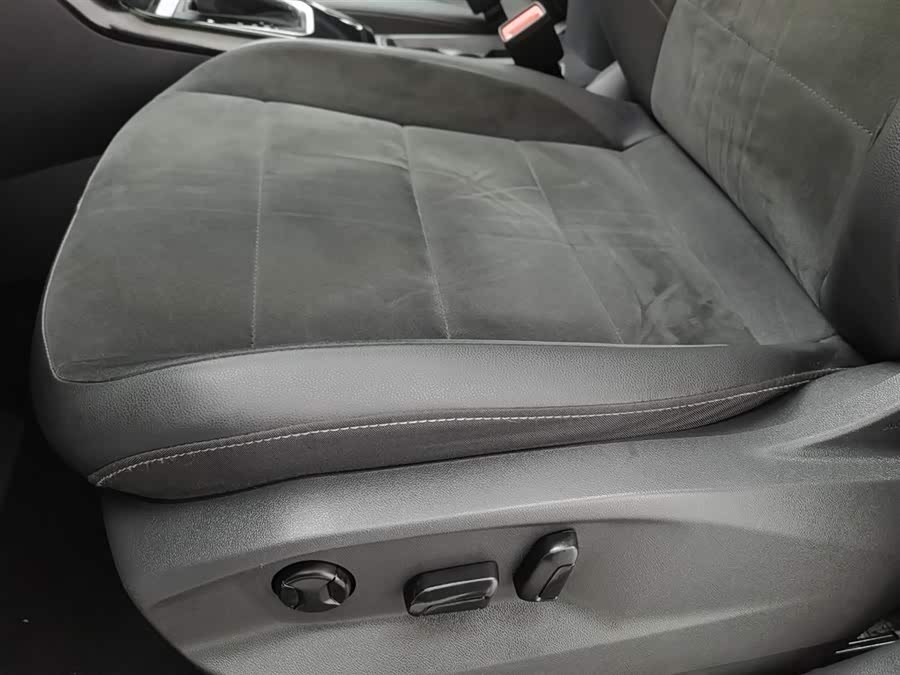 Volkswagen T-Roc 2026 car image #21