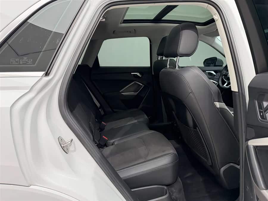 Audi Q3 2022 car image #21