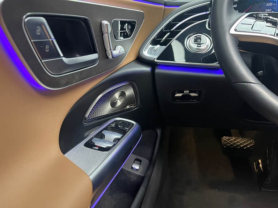 Mercedes-Benz E Class 2024 car image #21