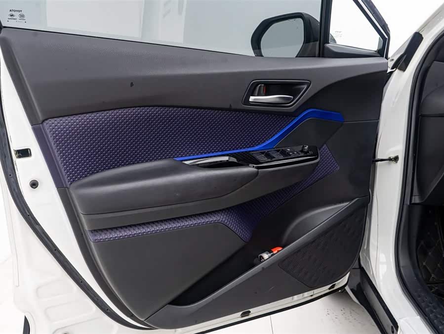 Toyota C-HR 2021 car image #21