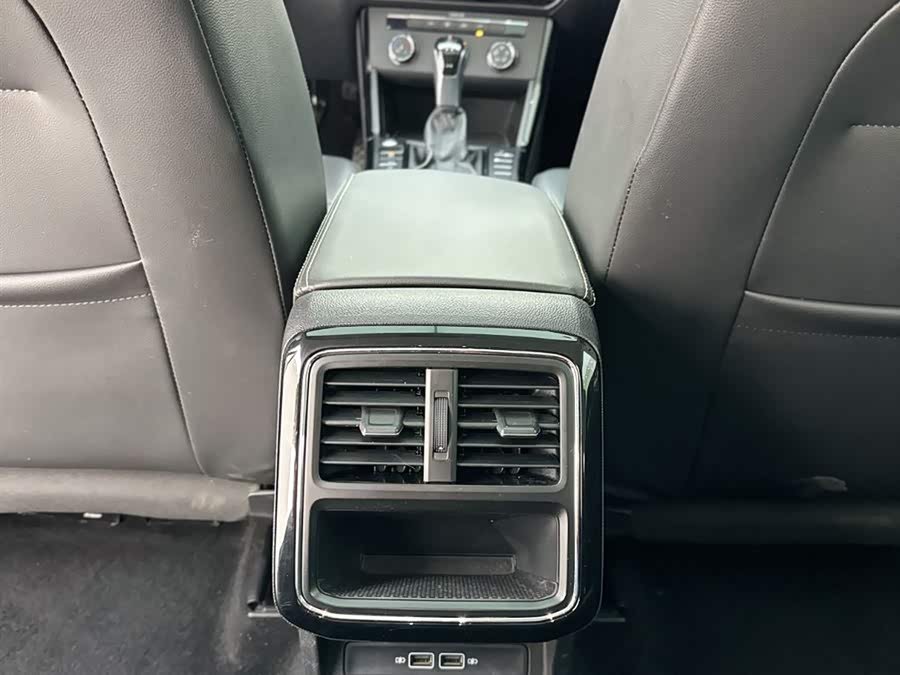 Volkswagen Passat 2020 изображение автомобиля #21