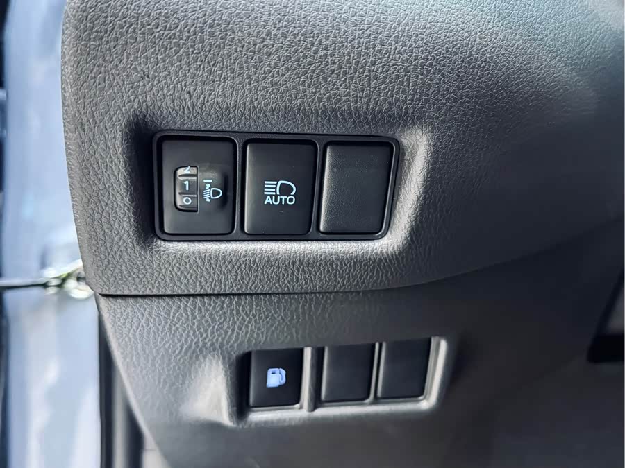 Toyota C-HR 2021 car image #21