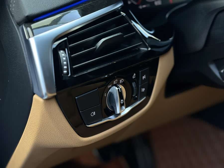 BMW 6 Series GT 2022 immagine di auto #21