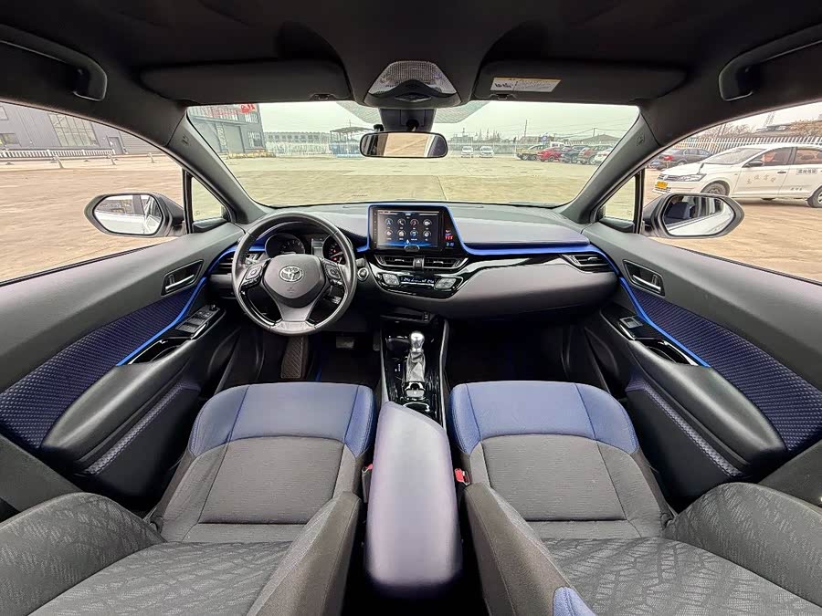 Toyota C-HR 2018 #21 Toyota C-HR 2018 car image #21
