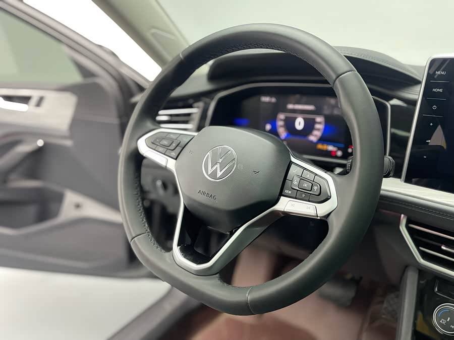 Volkswagen Sagitar 2023 car image #21