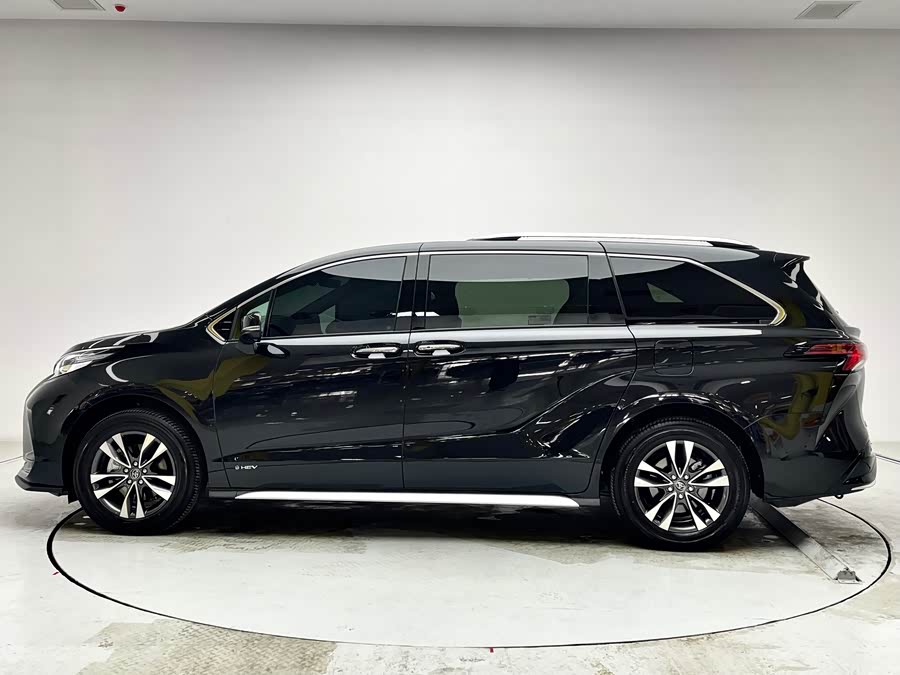 Toyota Granvia 2024 car image #21