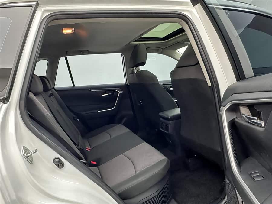 Toyota RAV4 2023 car image #21