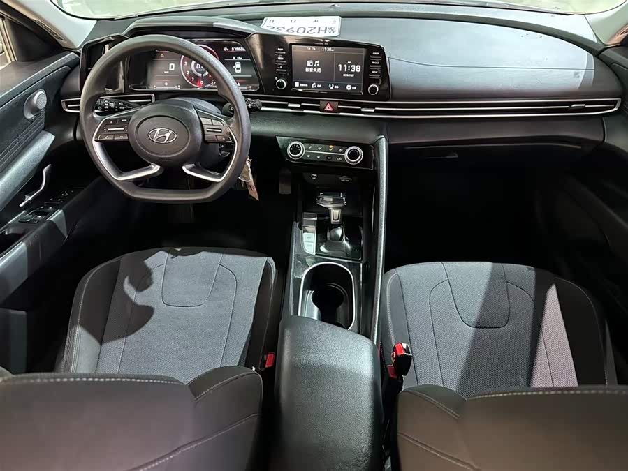 Hyundai Elantra 2021 immagine di auto #21